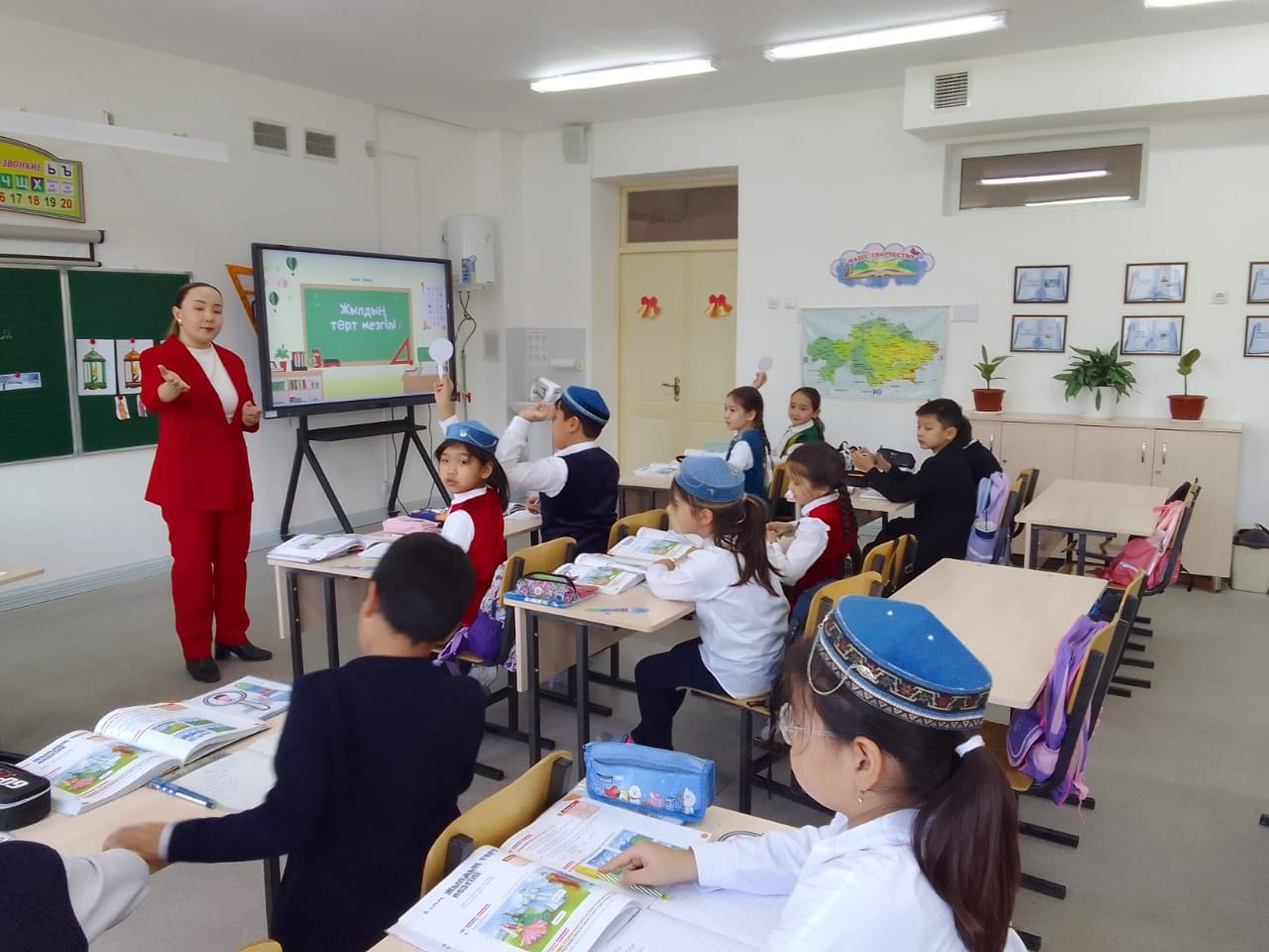 “Жылдың төрт мезгілі “ тақырыбында ашық сабақ өткізді